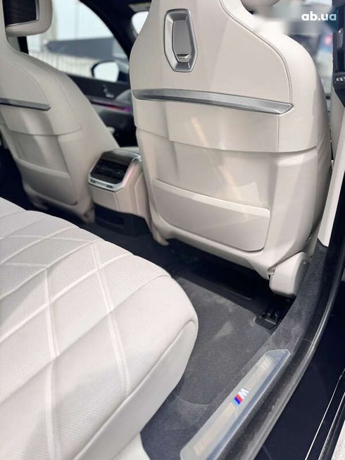 BMW i7 2023 - фото 26