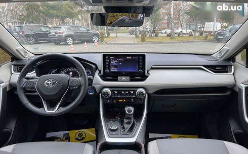 Toyota RAV4 2020 - фото 12