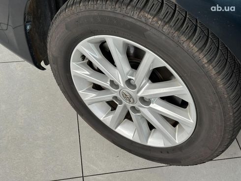 Toyota Camry 2015 серый - фото 9