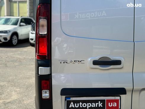 Renault Trafic 2016 серый - фото 16