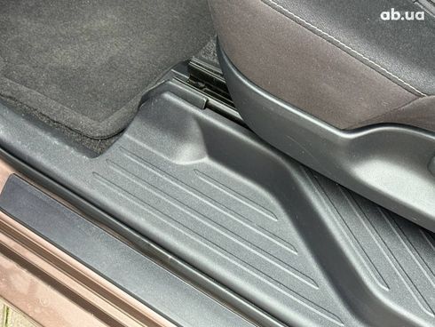 Toyota Prius V 2015 коричневый - фото 29