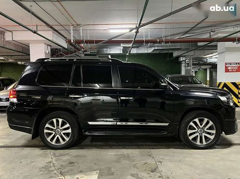 Toyota Land Cruiser 2017 - фото 6