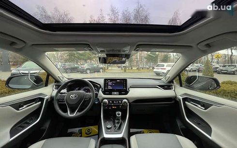 Toyota RAV4 2020 - фото 13