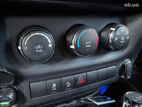 Jeep Wrangler 2016 серый - фото 20