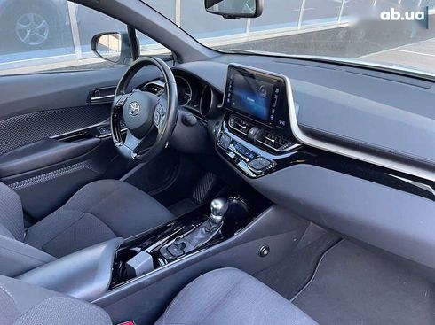 Toyota C-HR 2018 - фото 10