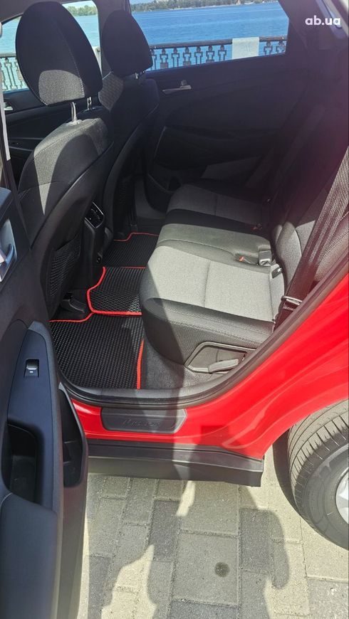 Hyundai Tucson 2018 красный - фото 9