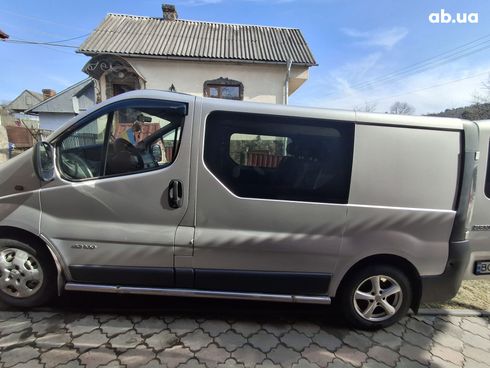 Renault Trafic 2002 серебристый - фото 2