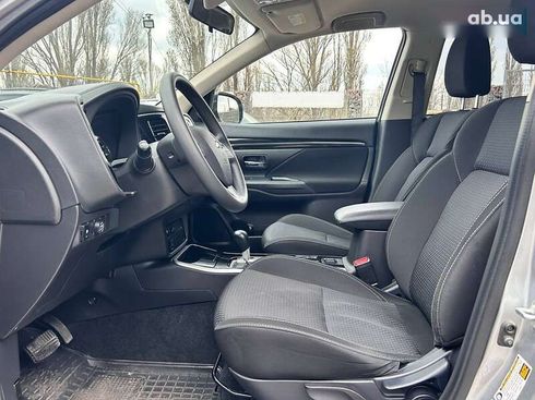 Mitsubishi Outlander 2018 - фото 13