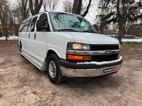 Chevrolet Express 2018 белый - фото 4