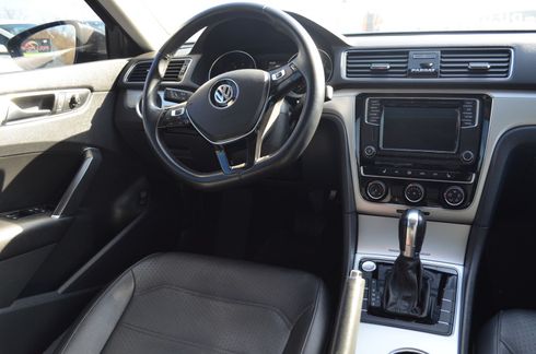 Volkswagen Passat 2018 черный - фото 14