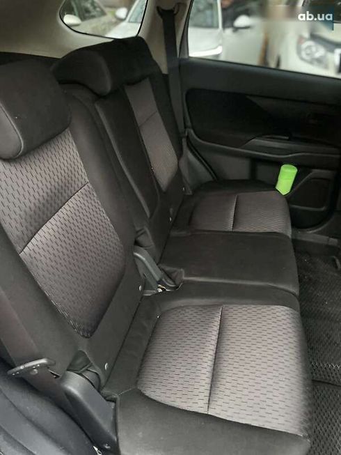 Mitsubishi Outlander 2012 - фото 20
