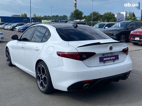Alfa Romeo Giulia 2018 - фото 9