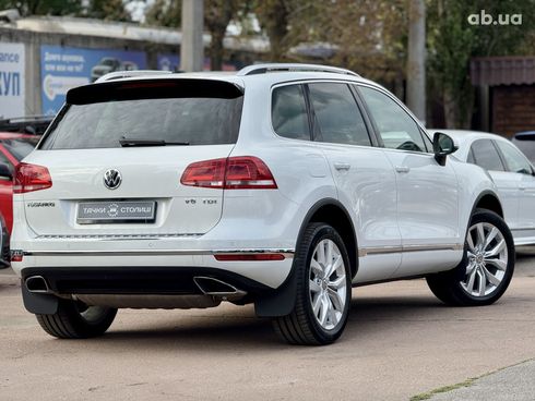 Volkswagen Touareg 2016 белый - фото 5