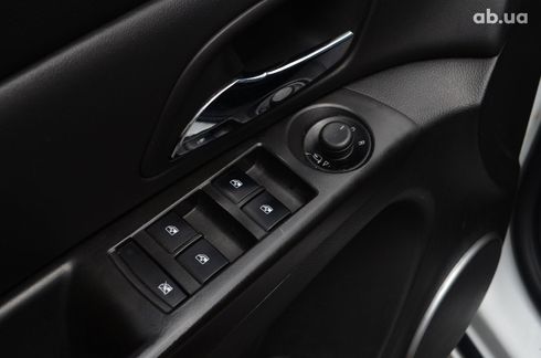 Chevrolet Cruze 2011 белый - фото 15
