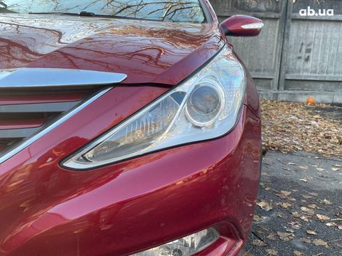 Hyundai Sonata 2014 красный - фото 38