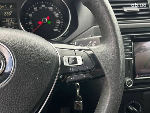 Volkswagen Jetta 2016 белый - фото 22