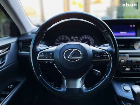 Lexus ES 2018 - фото 30