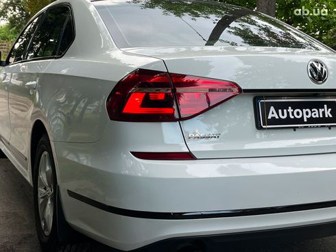 Volkswagen Passat 2016 белый - фото 10