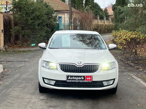 Ford Fiesta 2011 белый - фото 20