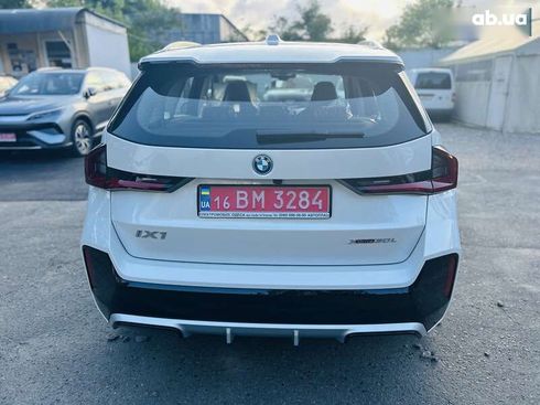 BMW iX1 2025 - фото 6