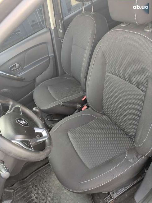 Renault Logan 2018 - фото 21