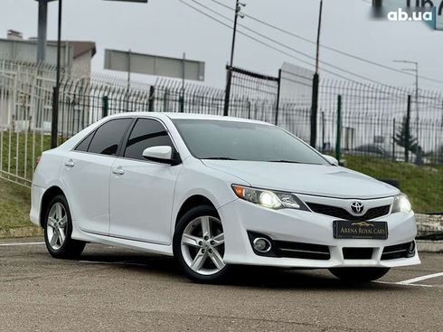 Toyota Camry 2014 - фото 4