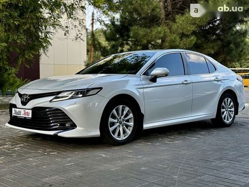 Toyota Camry 2019 - фото 3