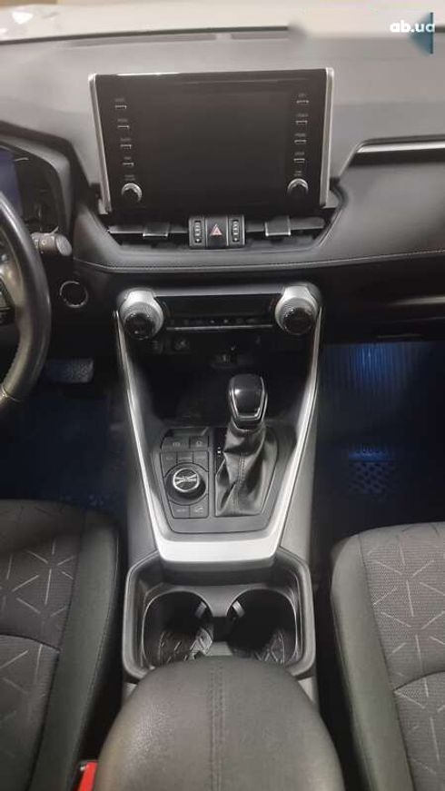 Toyota RAV4 2020 - фото 8
