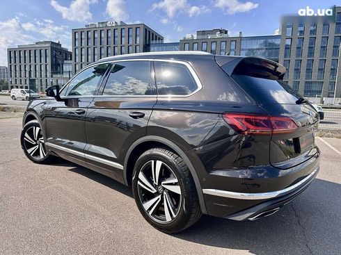 Volkswagen Touareg 2022 - фото 26