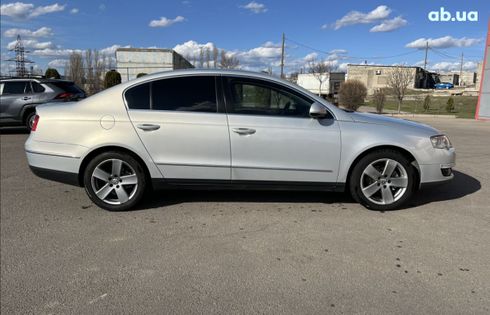 Volkswagen Passat 2009 серебристый - фото 3