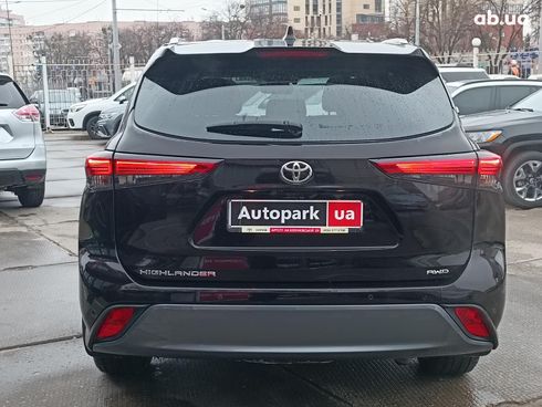 Toyota Highlander 2021 коричневый - фото 9