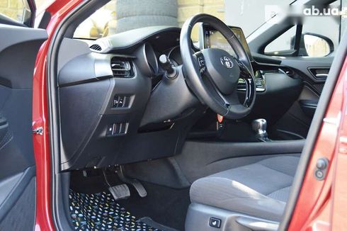 Toyota C-HR 2017 - фото 15