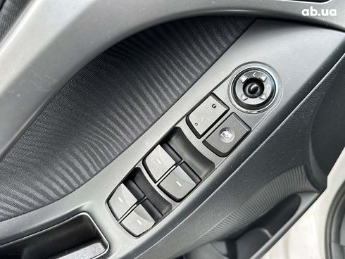 Hyundai Elantra 2013 белый - фото 20