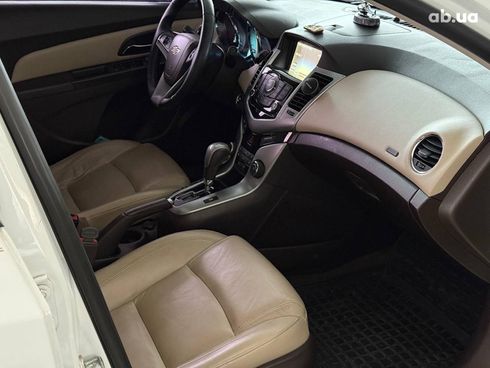 Chevrolet Cruze 2012 белый - фото 15