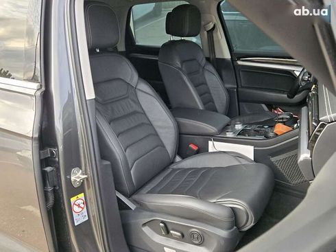 Volkswagen Touareg 2022 - фото 11
