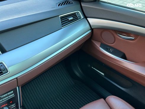 BMW 5 серия 2015 серый - фото 25