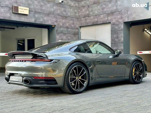 Porsche 911 2021 - фото 24