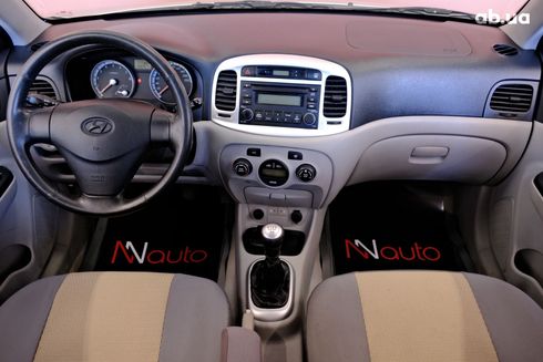 Hyundai Accent 2008 серебристый - фото 7