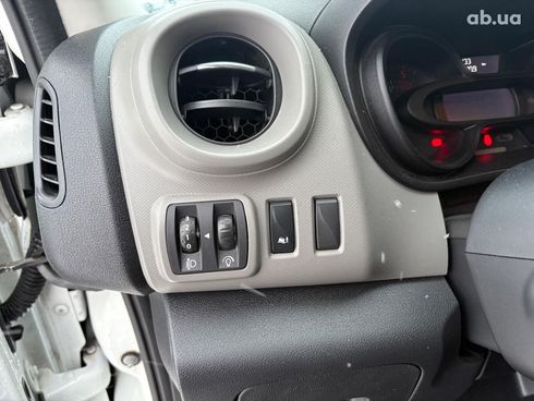 Renault Trafic 2019 белый - фото 16