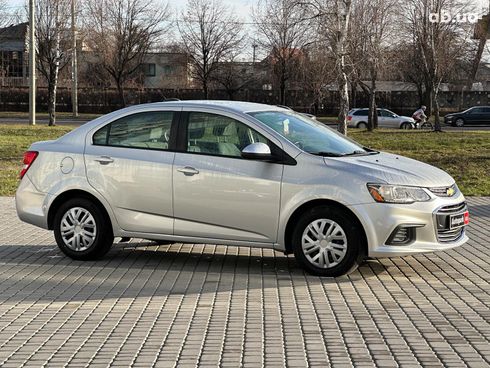 Chevrolet Sonic 2017 серый - фото 10