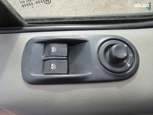 Opel Vivaro 2012 - фото 15