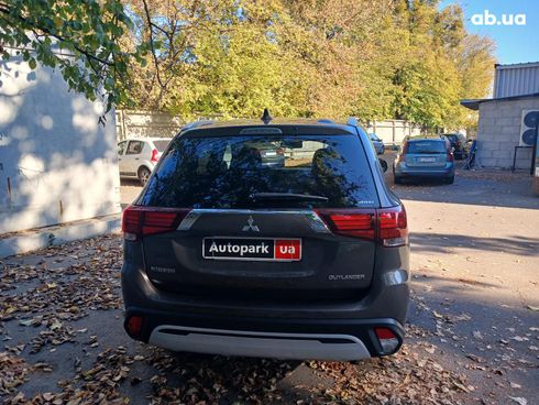 Mitsubishi Outlander 2019 коричневый - фото 9