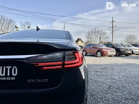 Lexus ES 2018 - фото 30