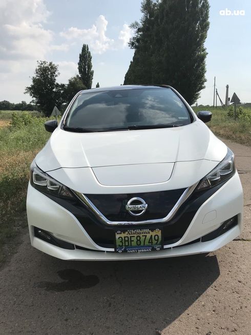 Nissan Leaf 2018 белый - фото 4