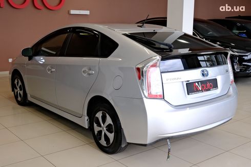 Toyota Prius 2016 серебристый - фото 4