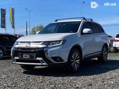 Mitsubishi Outlander 2018 - фото 3