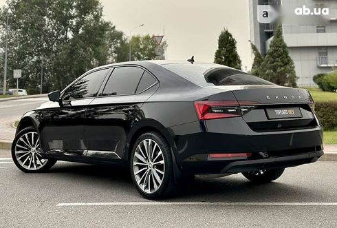 Skoda Superb 2020 - фото 8