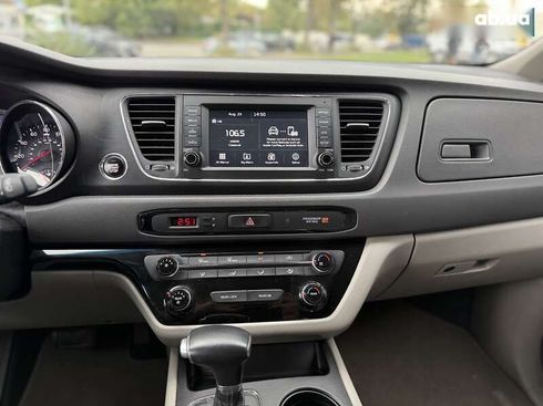 Kia Sedona 2017 - фото 22