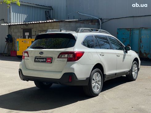 Subaru Outback 2018 белый - фото 7