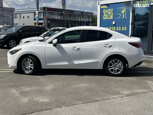 Toyota Yaris 2017 - фото 7